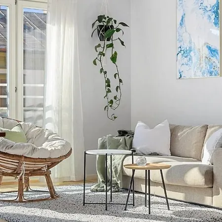 Bright & Modern Flat In Center!