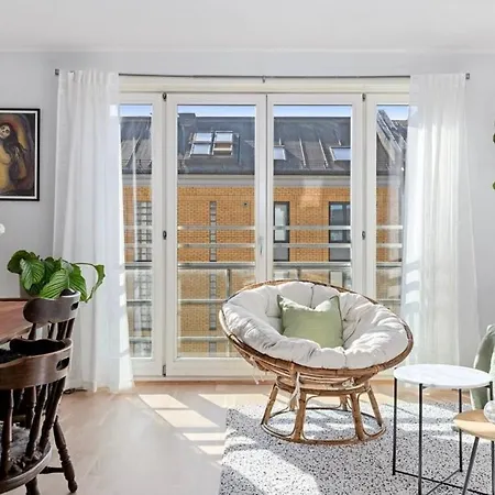 Bright & Modern Flat In Center!